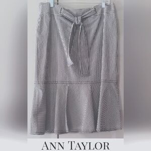 ✨NWT ✨Ann Taylor Trumpet Skirt